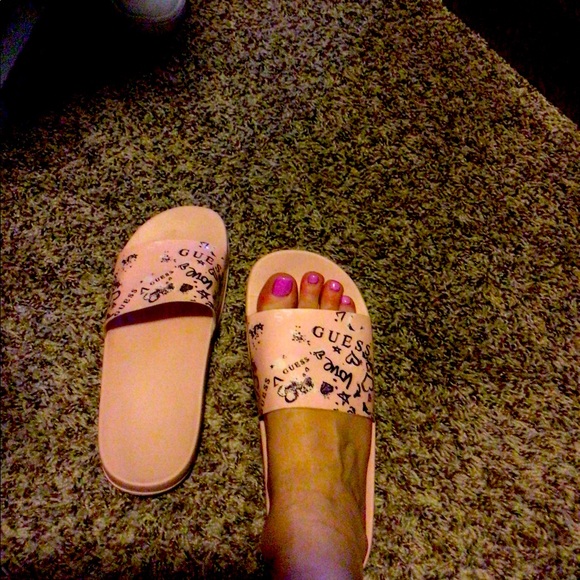 Guess pool slide - Picture 1 of 2